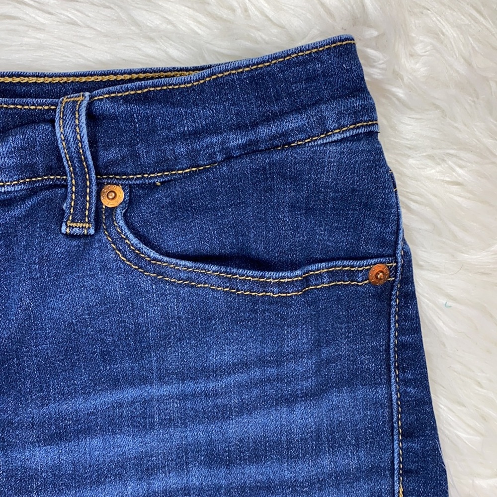 Levi’s | High Rise Shorts - Picture 4 of 13